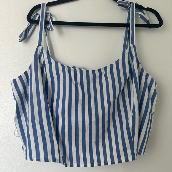 NWT. Striped Tie-Shoulder Cropped Tank Top - Picture 3 of 5